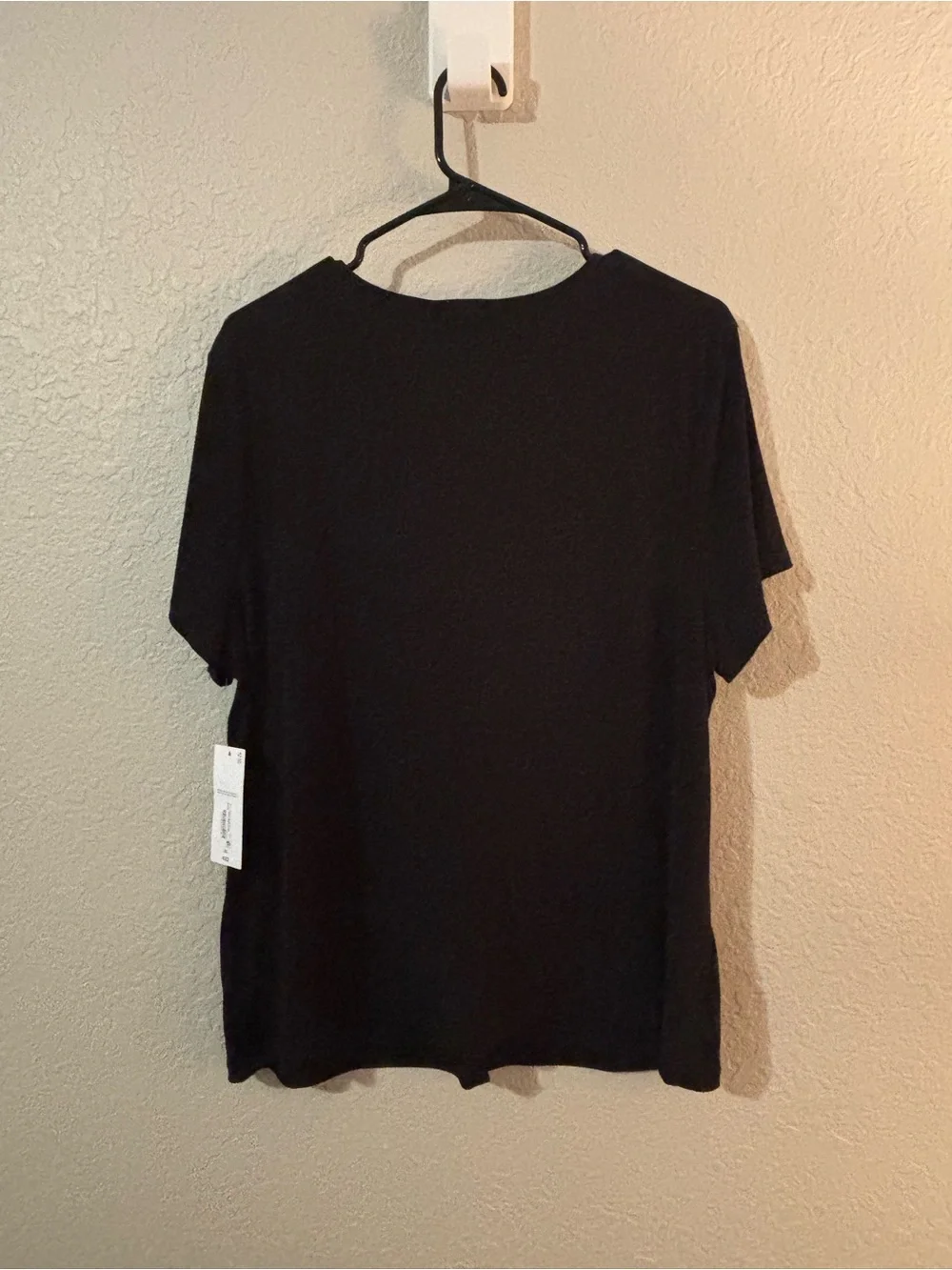 Liz Claiborne Black Short Sleeve Twist-Neck Top